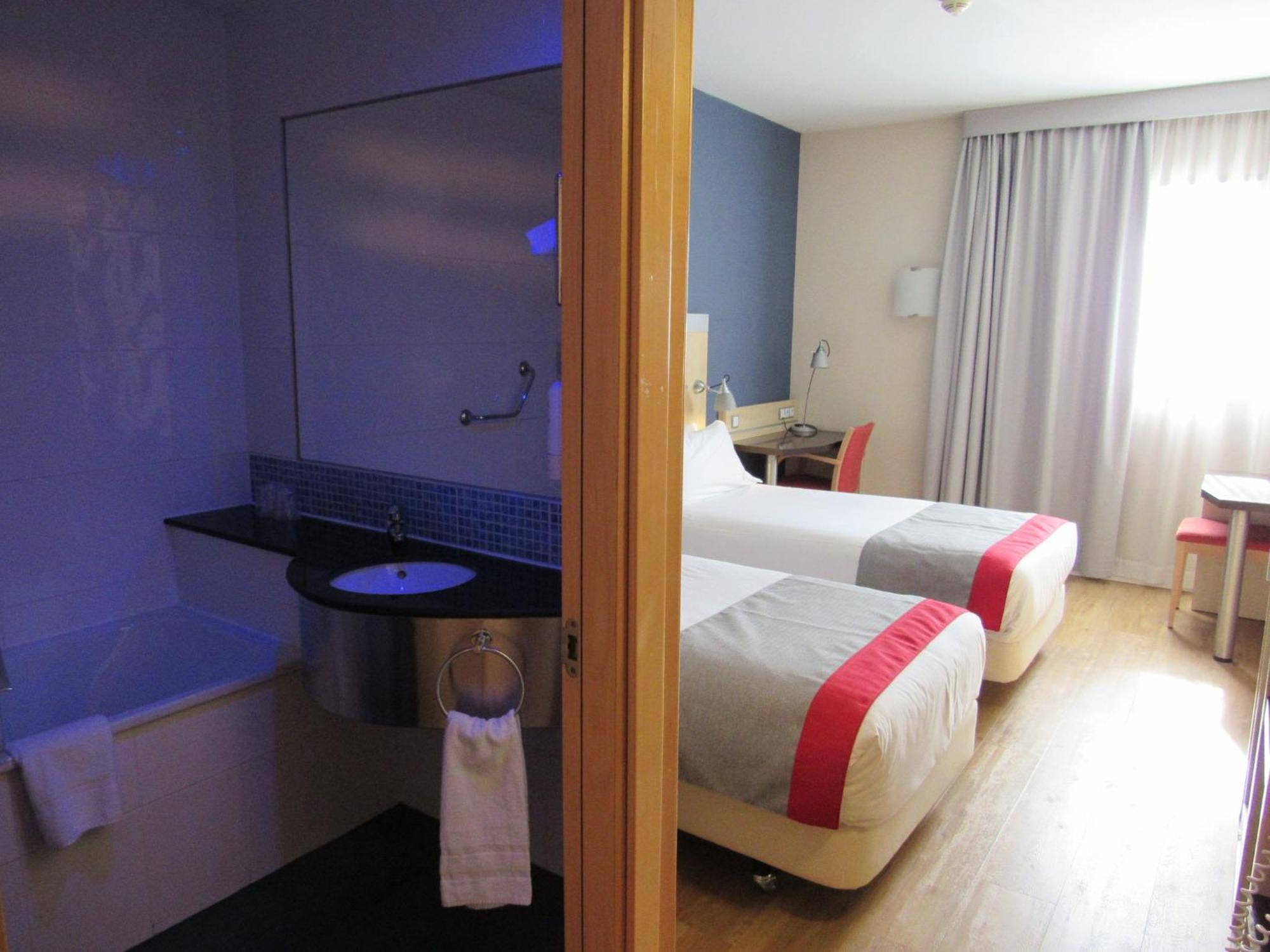 Holiday Inn Express Madrid-Getafe By Ihg Ngoại thất bức ảnh