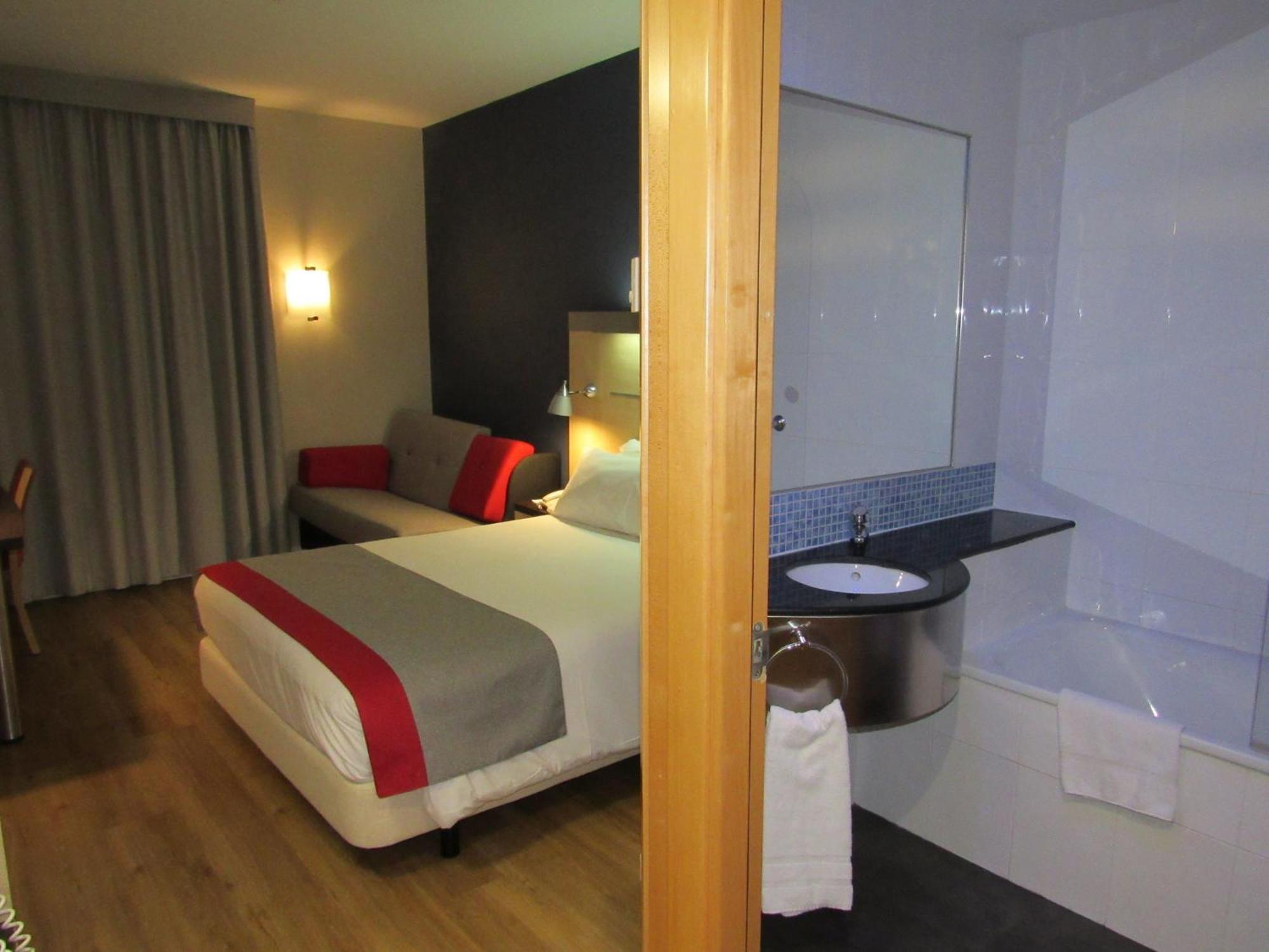 Holiday Inn Express Madrid-Getafe By Ihg Ngoại thất bức ảnh